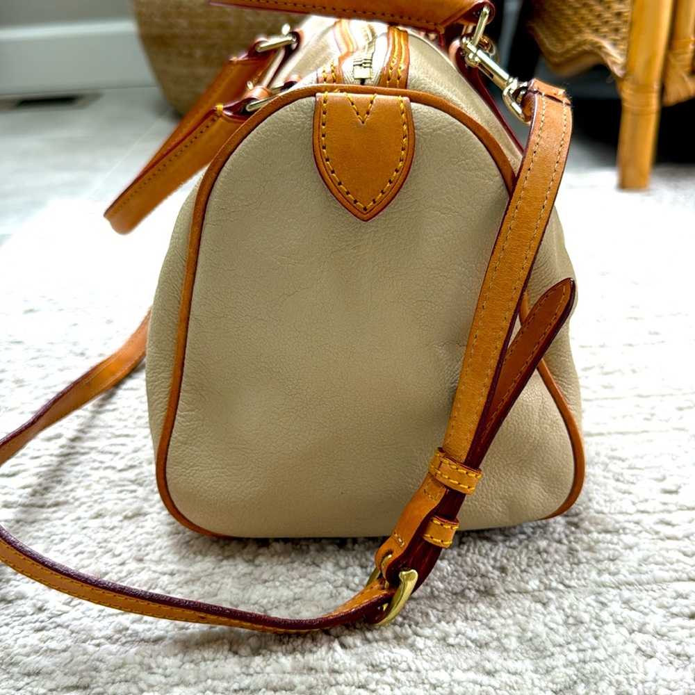 Dooney & Bourke 1975 Sorrento Barrel Satchel  - Sand - Excellent Condition - Picture 7 of 14